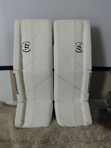 Like New White Used Junior 26" Warrior Goalie Leg Pads