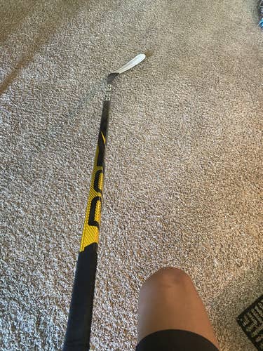 Used Senior Bauer Right Handed Vapor FlyLite Hockey Stick Mid Pattern