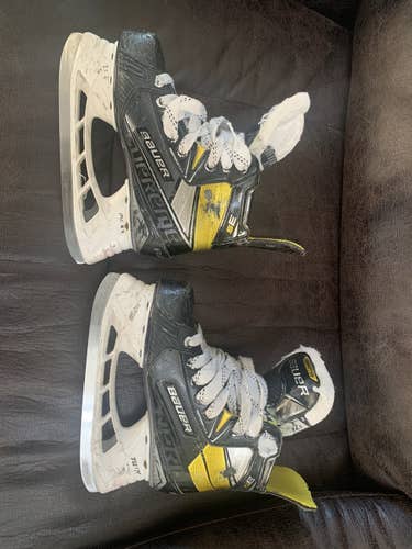 Bauer 3S Youth Skates Size 2.5
