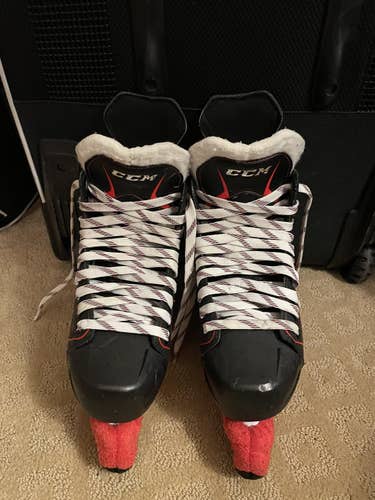CCM Regular Width Size 5.5 JetSpeed FT370 Hockey Skates