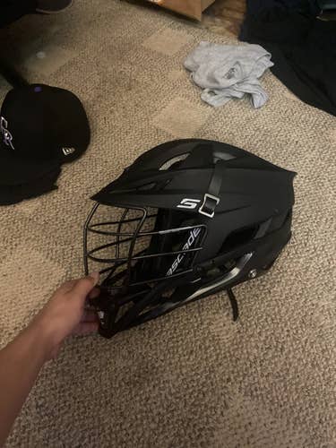 Black Adult Player's Cascade S Helmet