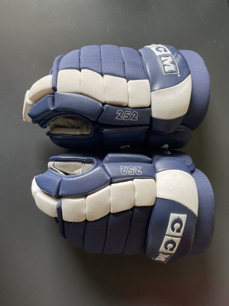 Used CCM 252 Navy 15" Hockey Gloves