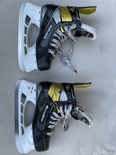 Junior Used Bauer Supreme 3S Hockey Skates Regular Width Size 2