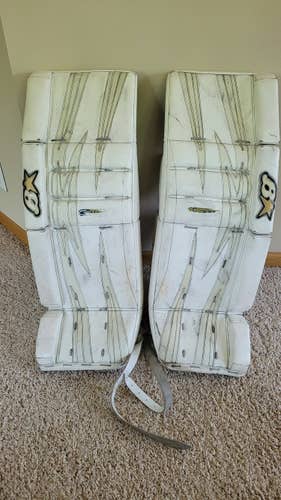 White Used Intermediate 31" Brian's GNETiK lV Goalie Leg Pads