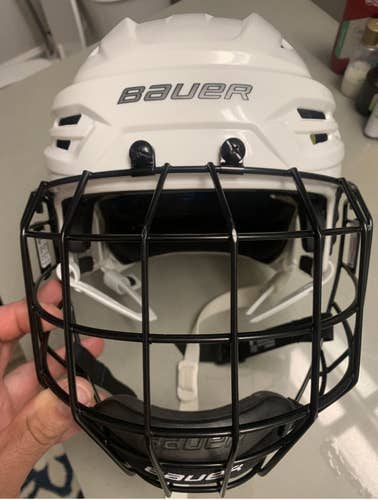 White New Medium Bauer Re-Akt 95 Helmet