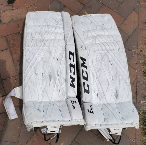 White Intermediate 31" CCM Extreme flex 4.9  Goalie Leg Pads