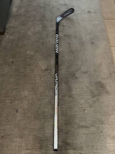 New Bauer Right Handed Vapor Hyperlite Hockey Stick Mid Pattern