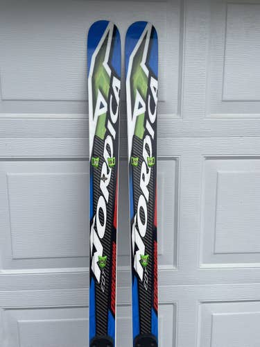 Nordica Dobermann junior Super G skis