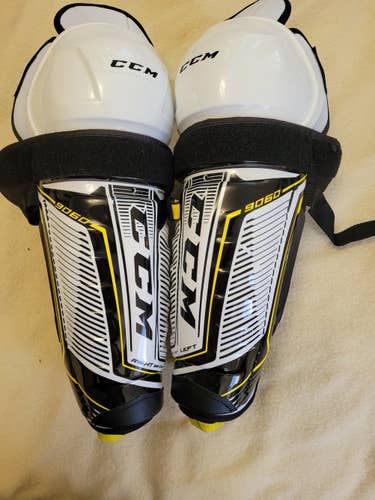 Used Senior CCM Tacks 9060 Shin Pads