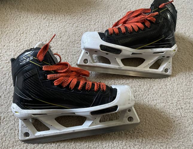 Junior Used CCM Tacks 4092 Hockey Goalie Skates Regular Width Size 5.5