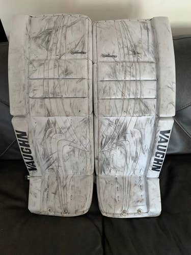 White Used Intermediate 30" + 2" Vaughn Pro V Elite Goalie Leg Pads