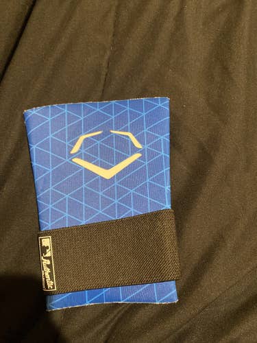 NEW MEDIUM EvoShield Evocharge Compression Wrist Strap
