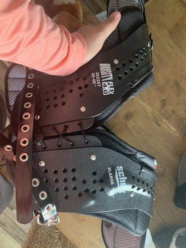 Used Extra Large Schutt Varsity Flex 4.0 Shoulder Pads