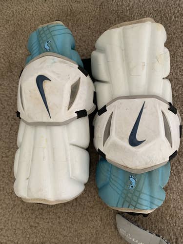 UNC Tar Heels Nike Vapor Elbows