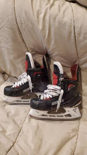 Junior Used Bauer Vapor 1X Hockey Skates Regular Width Size 6