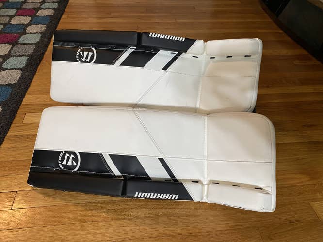 Like New White Used Junior 24" Warrior Ritual G5 Goalie Leg Pads