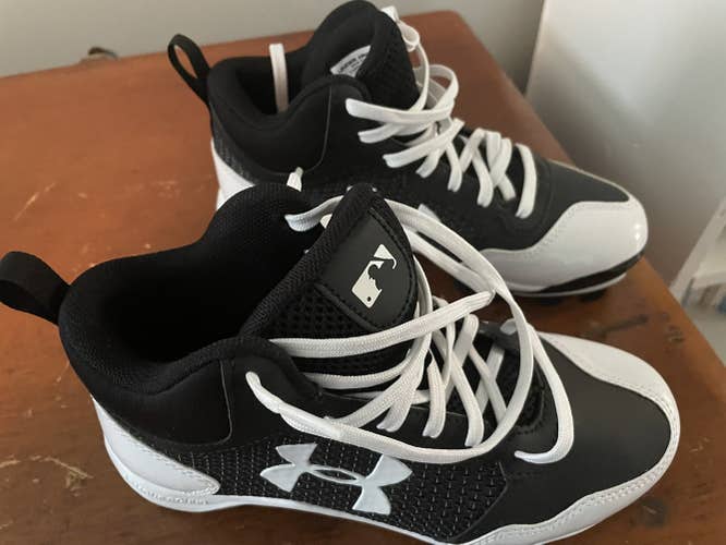 Black Youth Size 3.0 (Women's 4.0) Under Armour Cleats