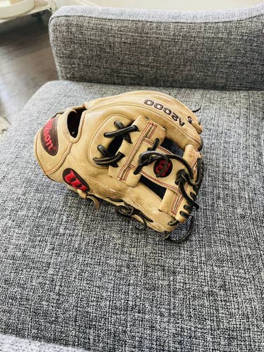Brown High School/College Infield 11.5" A2000 Baseball Glove
