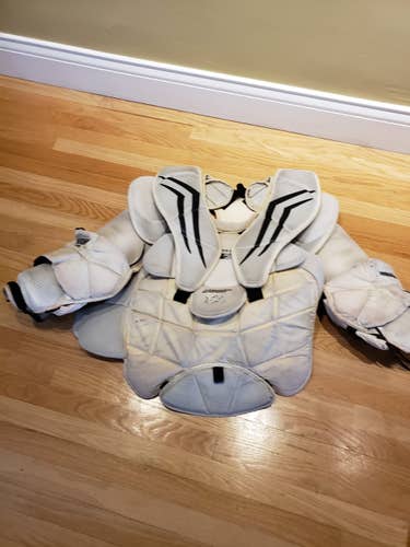 V7 pro Senior Used XL Vaughn Velocity V7 XF Pro Carbon Goalie Chest Protector Pro Stock