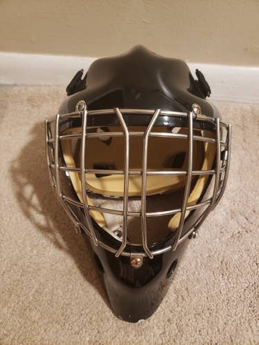 Black Senior Small Vaughn Goalie Mask Used
