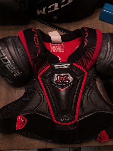 Used Medium Bauer Vapor 1X Lite  Shoulder Pads