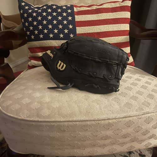 Black Used Pitcher's A2000 12.25" Baseball Glove