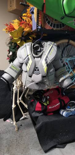 Vaughn Velocity VE8 Pro Carbon Goalie Chest Protector