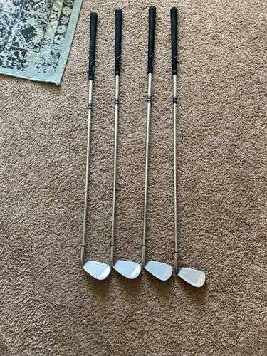 Used men’s strata iron set 7-P wedge