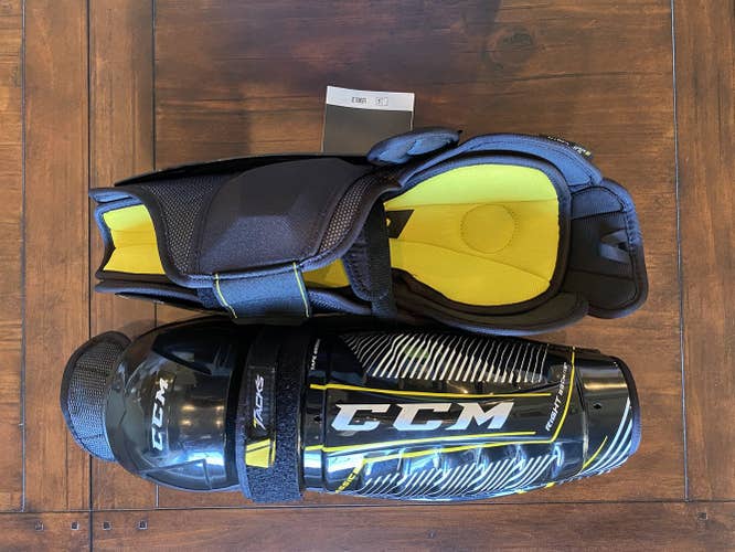 Junior CCM  Tacks Classic Pro Shin Pads