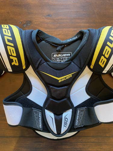 Junior Medium Bauer  Supreme S150 Shoulder Pads