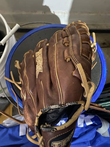 Louisville Slugger Baseball Glove
