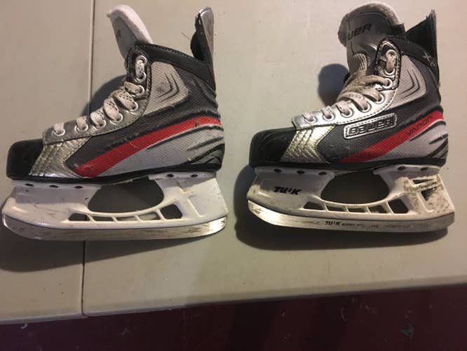 Junior Used Bauer Vapor X2.0 Hockey Skates Regular Width Size 1.5