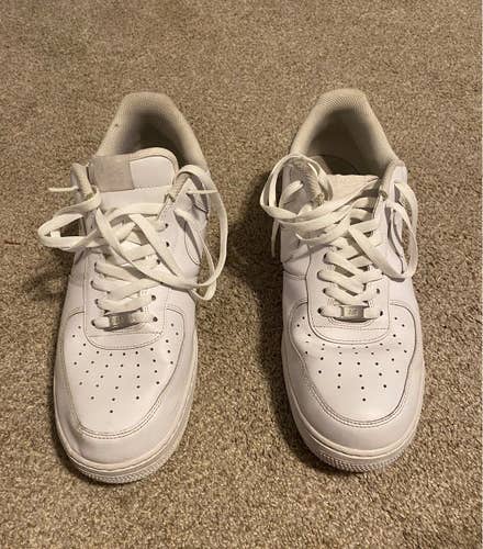 White Unisex Size 13 (Women's 14) Nike Shoes