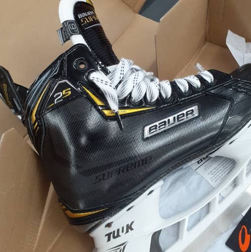 Senior Bauer Regular Width Pro Stock Size 9 Supreme 2S Hockey Skates