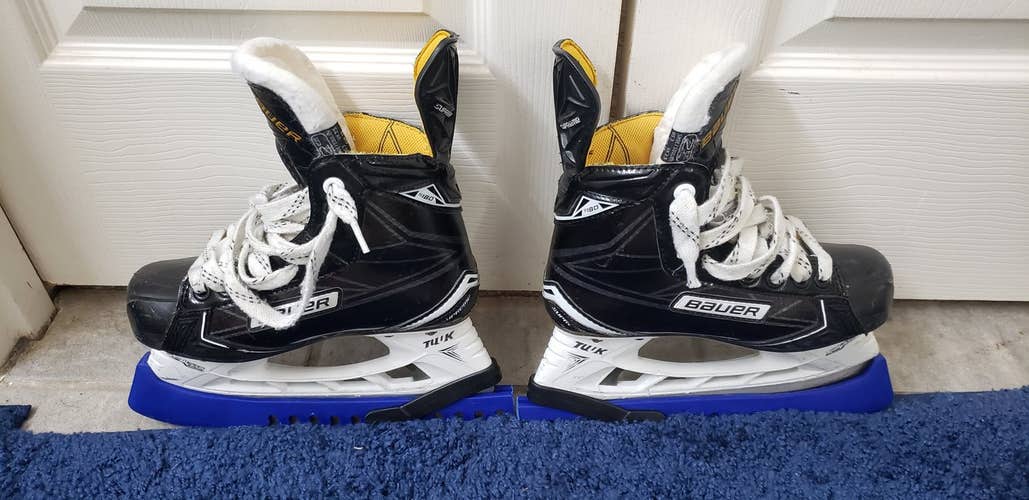 Like New Junior Bauer Supreme S180 Ice Hockey Skates Size 2EE