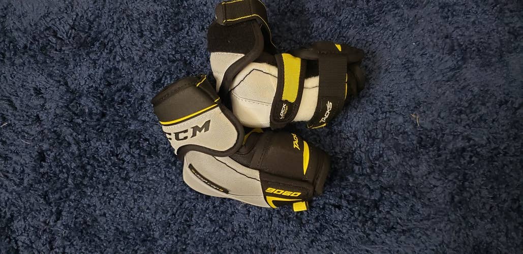 Like New CCM Tacks 9060 Junior Small Elbow Pads