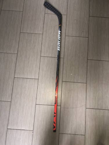 Left Hand True Patrick Kane Curve Vapor FlyLite Hockey Stick