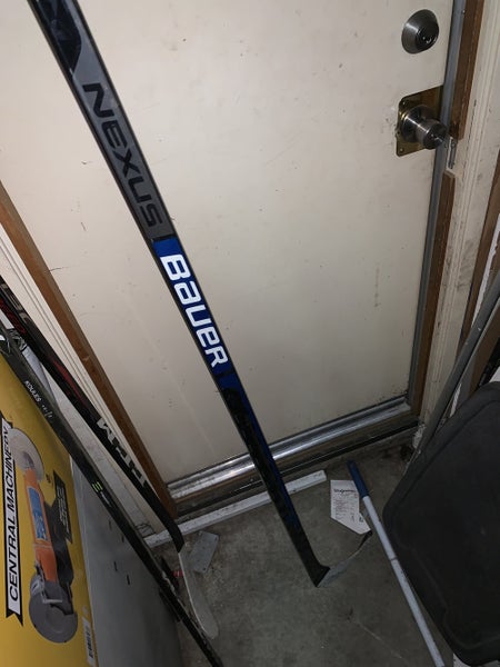 Senior Right Handed Mid Pattern Pro Stock Nexus 2N Pro Hockey Stick