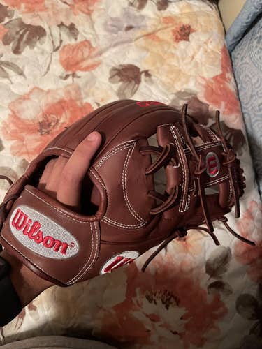 Brown High School/College Right Hand Throw 11.75" A2000 Baseball Glove