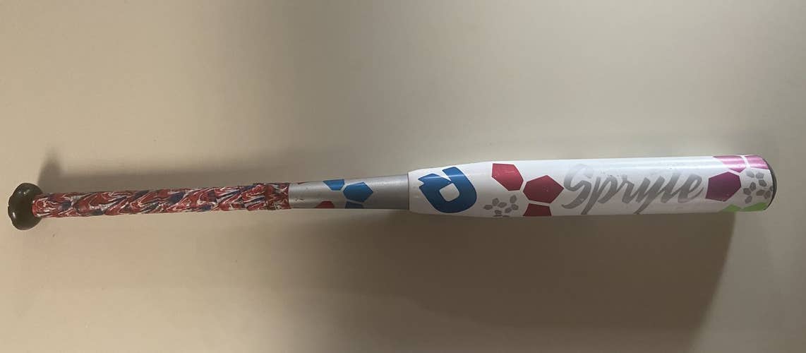 White Used Kid Pitch (9YO-13YO) 2019 DeMarini Composite Bat (-12) 17 oz 29"