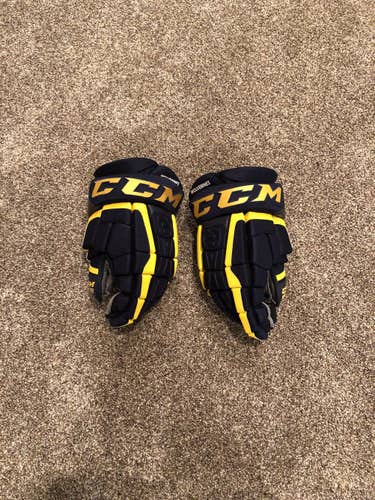 Michigan Hockey Gloves