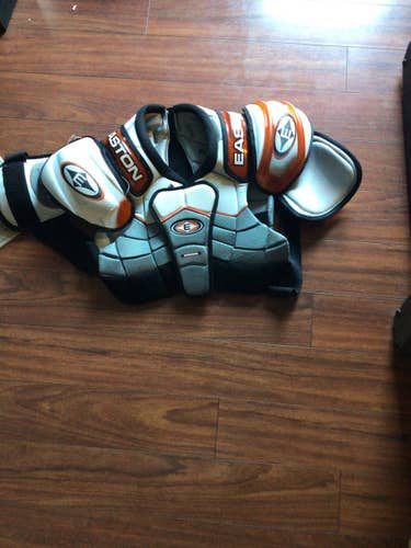 Used Senior Medium Easton Synergy Shoulder Pads