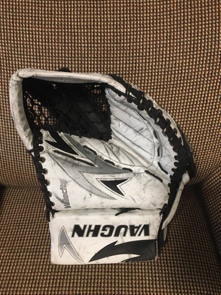Vaughn goalie glove