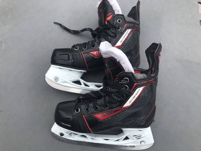 Junior CCM Regular Width Size 1.5 JetSpeed XTRA PRO Hockey Skates