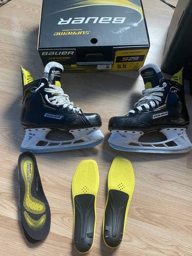 Bauer Supreme Junior Size 5.5 D skates with Superfeet inserts