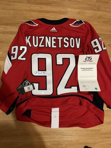 NWT Autographed Kuznetsov WASHINGTON CAPITALS AUTHENTIC ADIDAS HOCKEY JERSEY 52