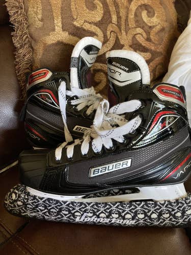 Senior Used Bauer Vapor X700 Hockey Goalie Skates Extra Wide Width Size 8.5