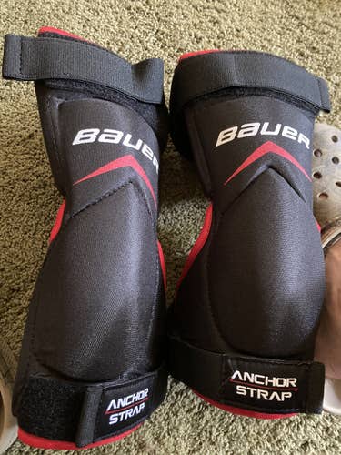 Used Bauer Vapor x900sr knee pads