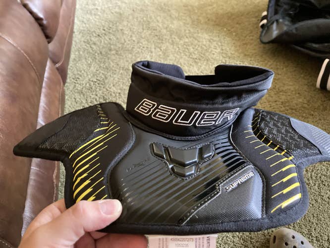 Bauer Supreme Neck/throat protector