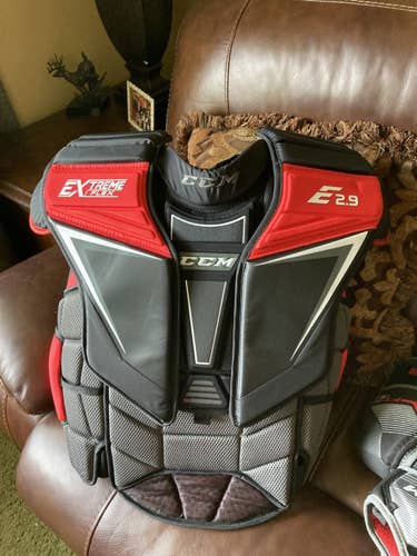 Senior Used Medium CCM Extreme Flex Shield E2.9 Goalie Chest Protector